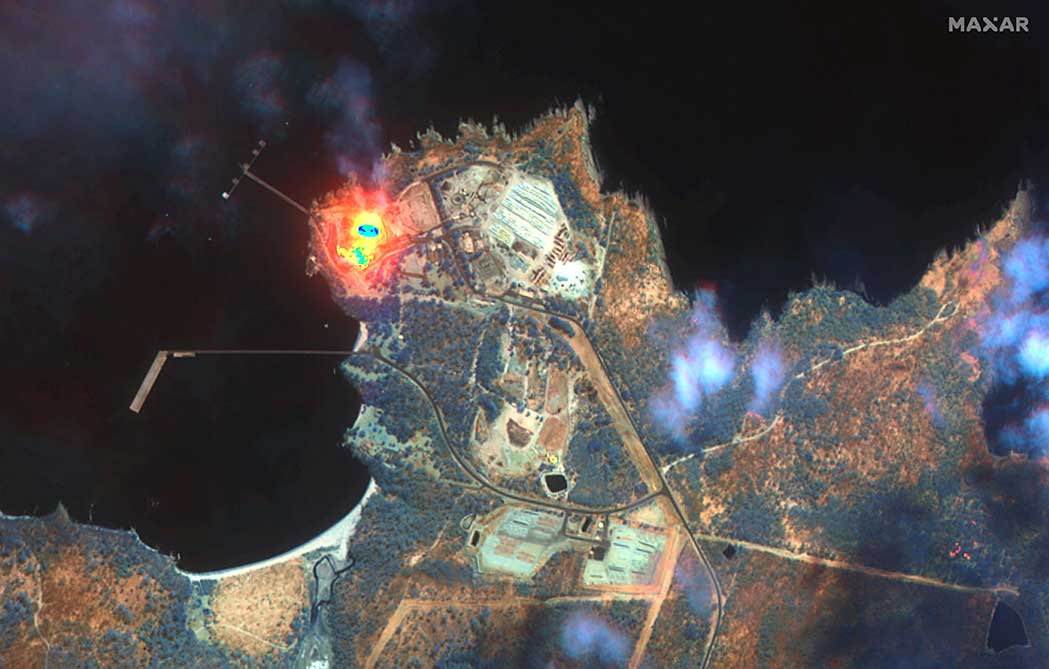 Closeup of fires at Honesuckle Point south of Eden. (9atellite image ©2020 Maxar Technologies)