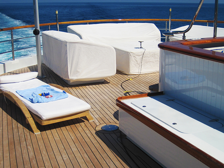 Figure 8a. Receiver/spoofer hardware: GPS reception antenna on ship’s rear upper deck.