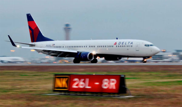 Delta Boeing 737 lands at Newark using GBAS.