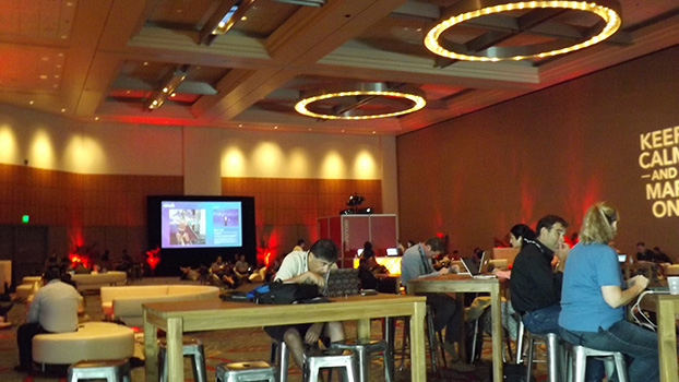 Esri UC attendees take a break in the lounge. (Photo: Tracy Cozzens)