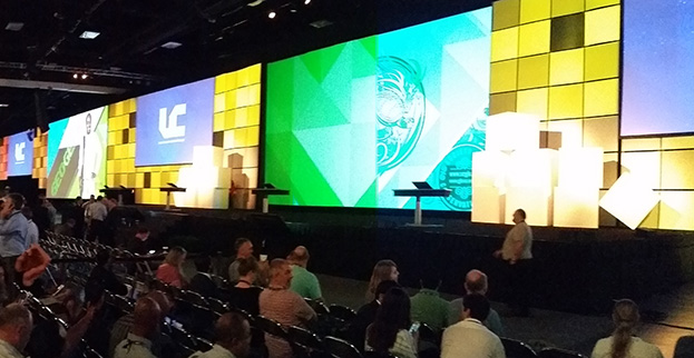 Thousands assemble to hear from Esri President Jack Dangermond. (Credit: Eric Gakstatter)