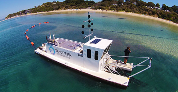 Machine-control positioning enabled Sandpiper to precisely place in 3D the cutter suction head on the dredge frame in real time.