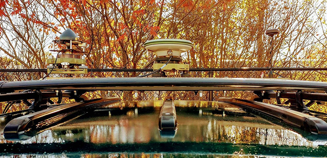 FIGURE 1. Experimental setup. Tested antennas from left to right: Tallysman TW3470, Leica AX1203+ GNSS, low-cost patch antenna (Photo: Chang Hong Information Co.)
