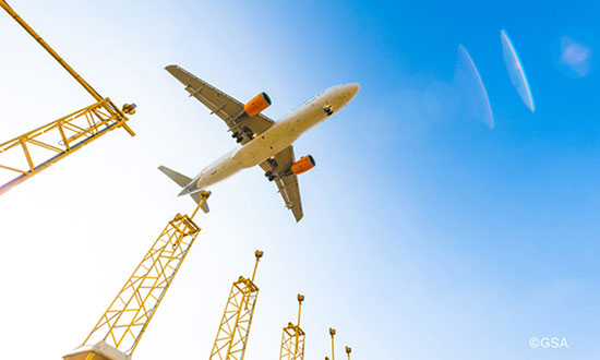 Aircraft on final approach: Through the EGNOS LPV-200 procedure, signals from space guide pilots through any weather down to within just 60 meters (200 feet) of the runway, at which point they make visual contact with the ground for a final go/no go landing decision. (Photo: ESA)