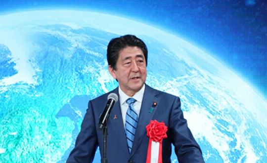 Prime Minister Shinzo Abe delivers a congratulatory address as QZSS is officially launched. (Photo: Japan Cabinet Public Relations Office)