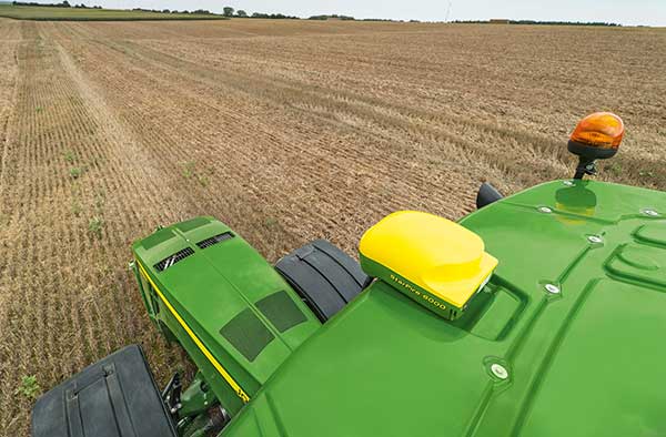 The John Deere StarFire 6000 RTK receiver operating in the field. (Photo: John Deere)