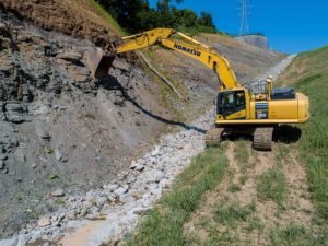 The automatics on Trimble’s Earthworks Grade Control Platform enabled construction of a tricky retaining wall. (Photo: Trimble)