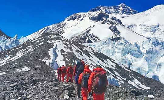 The climb to the summit. (Photo: CHC Navigation)