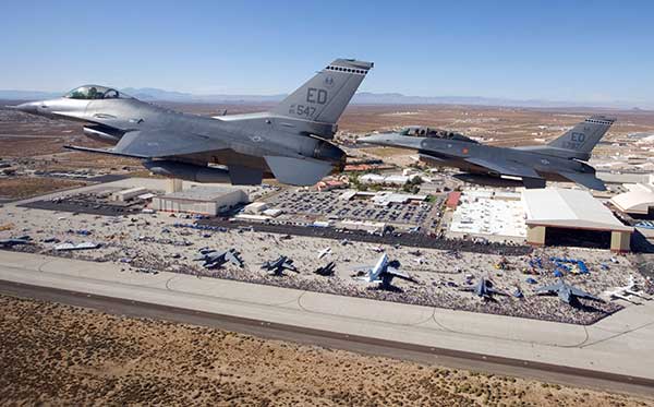 Two F-16 Fighting Falcons fly over Edwards AFB during a 2009 air show. (Photo: U.S. Air Force/Chad Bellay)