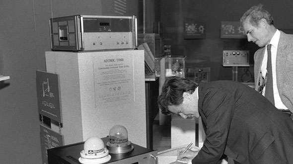 Charlie Trimble provides the 4000A GPS Locator to the Smithsonian Museum. Introduced in 1984, the Trimble 4000A was the first commercial GPS positioning product. (Photo: Smithsonian)