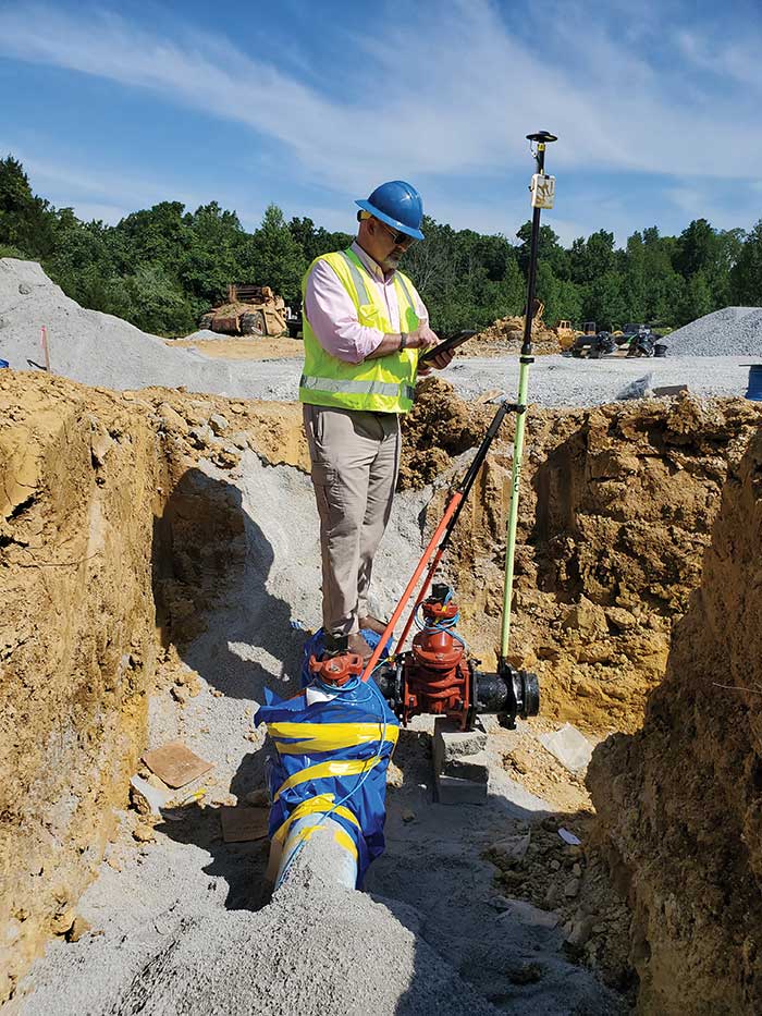 GIS Manager Kenny Ratliff, Oldham County Water District, collects utility data. (Photo: Eos Positioning)