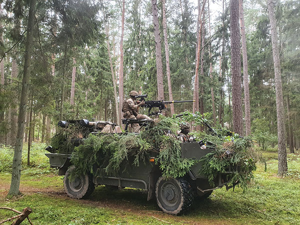 The Light Dragoons test NovAtel GAJT anti-jamming antennas in Project Thundercat. (Photo: Photo: British Army}