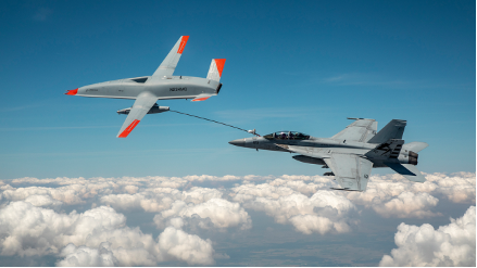 T1 Stingray refuels a Navy F/A-18. (Photo: U.S. Navy/Boeing)
