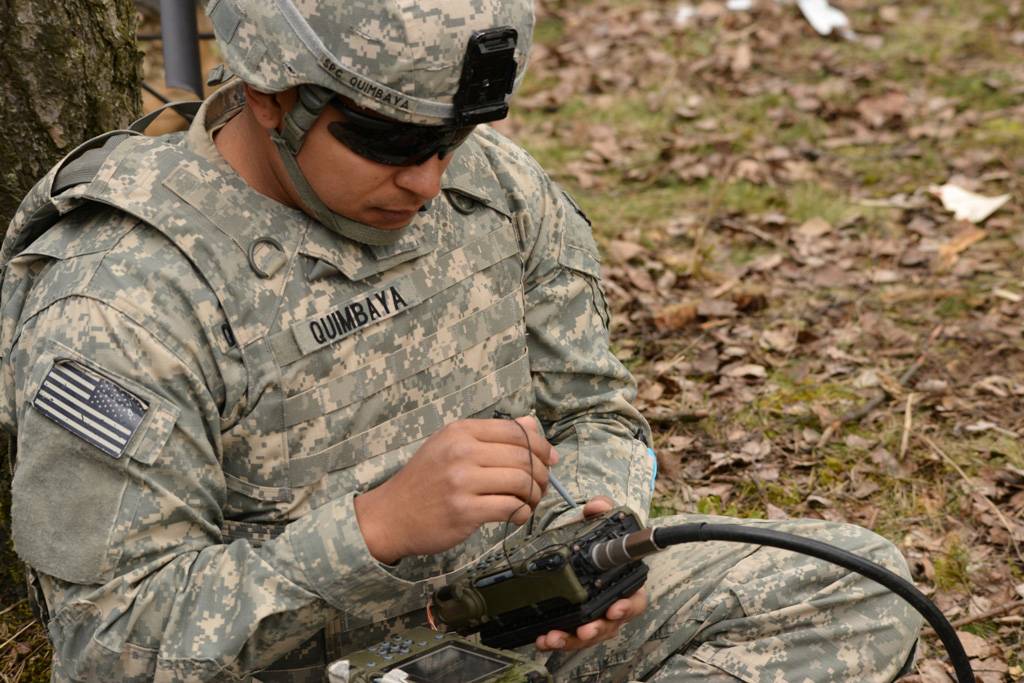 A U.S. paratrooper uses a Defense Advanced GPS Receiver during a live-fire exercise at Grafenwoehr, Germany. (Photo: Spc. Markus Rauchenberger/U.S. Army)