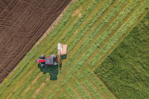 For farmers, every centimeter counts. ComNav’s AG360 Pro autosteering system controls pass-to-pass accuracy within 2.5 cm. (Photo: Daniel Balakov/E+/Getty Images)