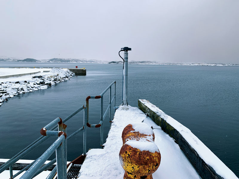 sea level changes are monitored using a VeraChoke antenna at a GNSS observing station in Canada.
