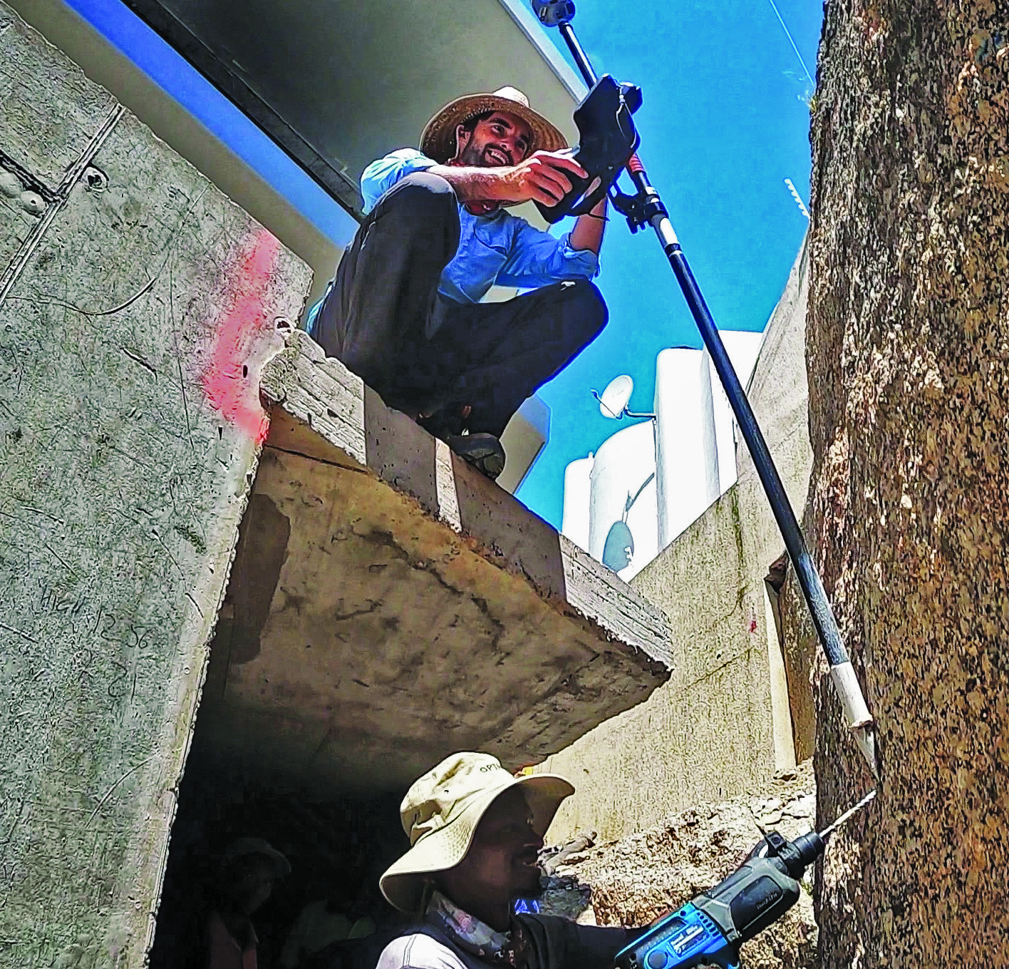 For tough shots in complex construction sites, Lee Landman says that tilt make impossible shots possible. (Image: Lee Landman)