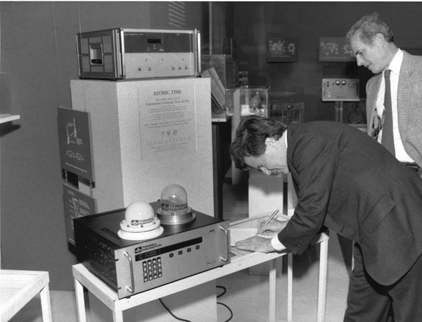 Charlie Trimble provides the 4000A GPS Locator to the Smithsonian Museum. Introduced in 1984, it was the first commercial GPS positioning product. (Image: Smithsonian)