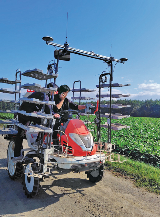 The AG502 autosteer system being tested and calibrated on a transplanter in Japan’s Furano region, which is renowned for its vast farmland. (Photo: ComNav Technology)