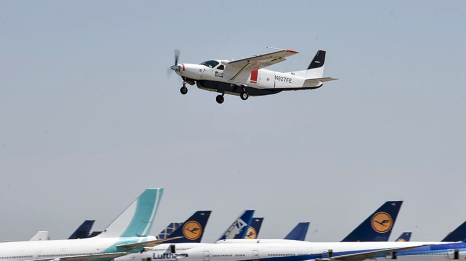 RR autonomous Cessna 208B takes off from Mojave Air and Space Port, California, on Aug. 8, 2024. (Credit: RR))