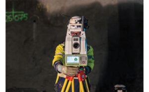 Photo: Skanska’s surveying team relies on Hexagon’s surveying technology, including the Leica Nova MS60, to ensure precision and minimize errors.