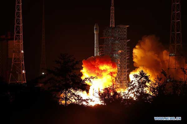 A new BeiDou satellite is launched from the Xichang Satellite Launch Center in southwest China's Sichuan Province, Nov. 5. (Photo: Liu Xu/Xinhua)