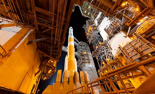 The Mobile Service Tower rolls back from the ULA Delta IV rocket carrying the GPS III SV02 satellite in preparation for launch. (Photo: ULA)