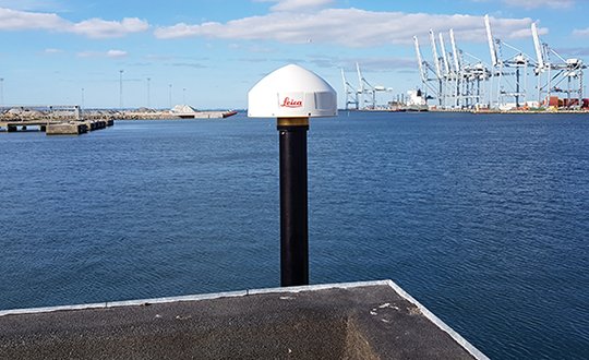 The GNSS antenna at TAPAS station TA01. (Photo: DTU Space)